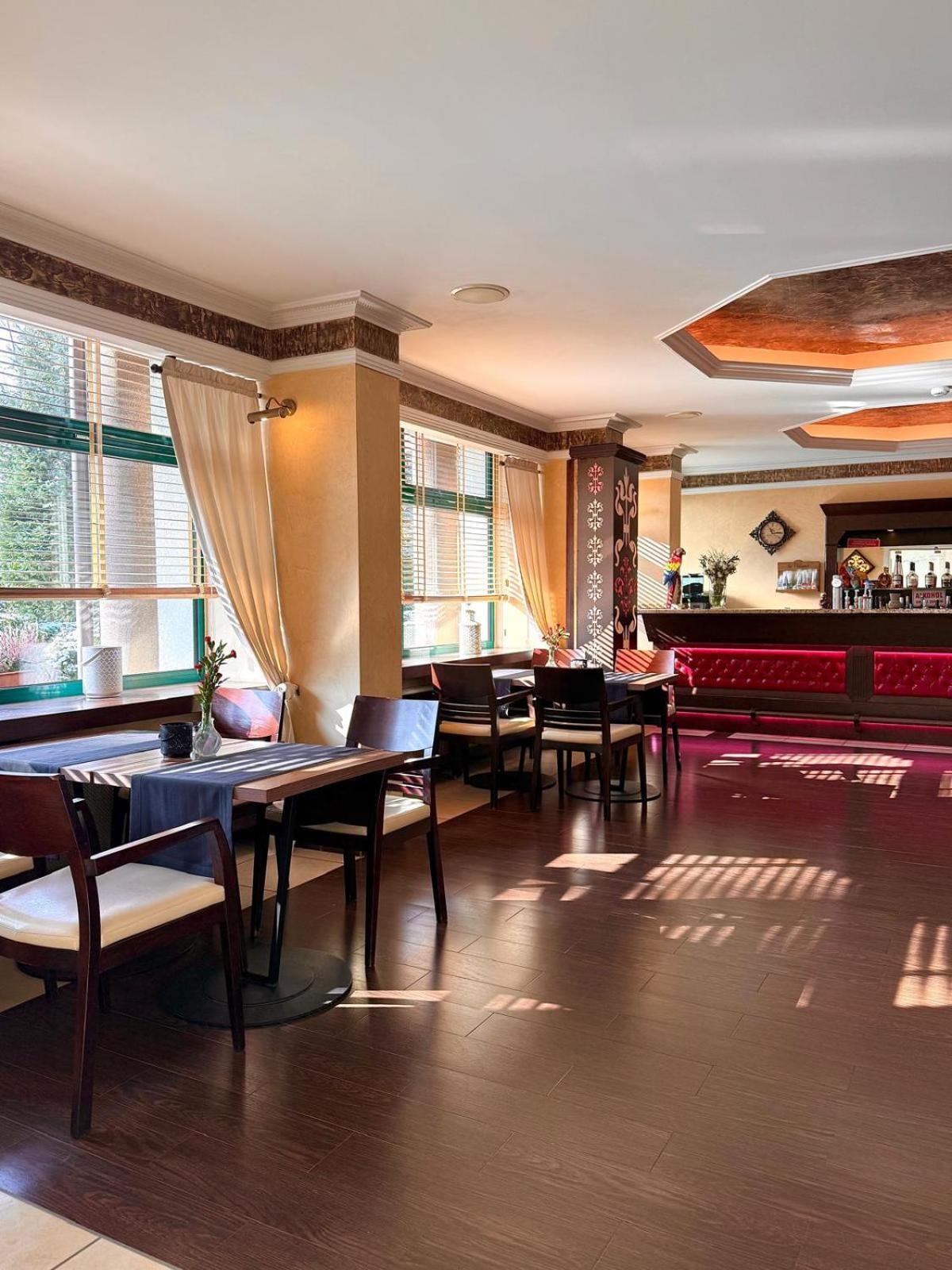 Papuga Park Hotel Wellness Marrakesz & Spa Bielsko-Biała Exteriör bild